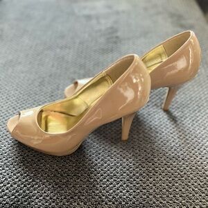 Charming Charlie nude peep toe pumps sz 8.5